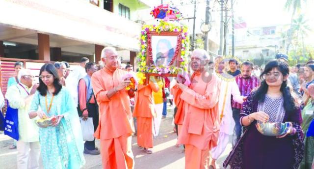 ಬೆಳಗಾವಿಯಲ್ಲಿ ಯೋಗದಾ ಸತ್ಸಂಗ ಧ್ಯಾನ ಕೇಂದ್ರದ ಹೊಸ ಮಂದಿರದ ಪಲ್ಲಕ್ಕಿ ಮೆರವಣಿಗೆ 
