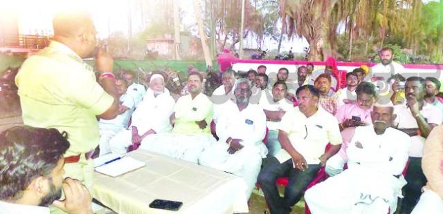 ಸೌಹಾರ್ದತೆಯಿಂದ ಹಬ್ಬಗಳನ್ನು ಆಚರಿಸಿ : ತಹಶೀಲ್ದಾರ ಮನವಿ  