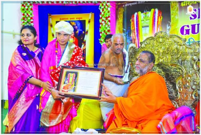 ಡಾ.ಬಿ.ಕೆ.ಸುಂದರ್ ಅವರಿಗೆ ರಾಘವೇಂದ್ರನುಗೃಹ ಪ್ರಶಸ್ತಿ ಪ್ರಧಾನ  