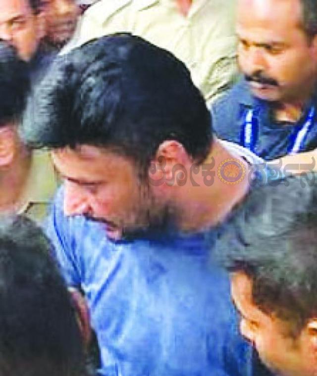 ನಟ ದರ್ಶನ್ "ರುದ್ಧ ನಕಲಿ ದಾಖಲೆ ಸ್ಟೃ, ಕನ್ನಡಪರ ಸಂಘಟನೆಗಳ ಪ್ರತಿಭಟನೆ