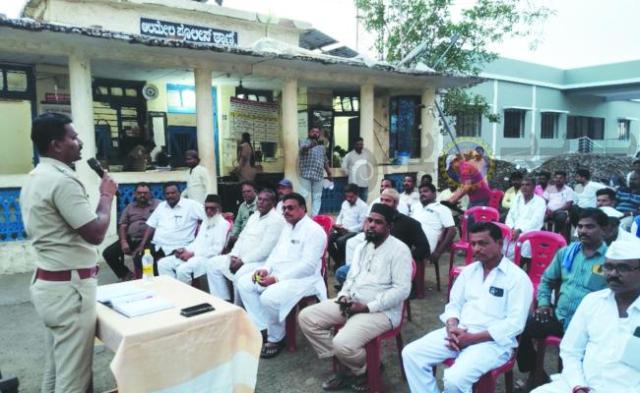 ಹೋಳ್ಳಿ ಹಬ್ಬವನ್ನು ಸೌಹಾರ್ದ ಶಾಂತಿಯುತವಾಗಿ ಆಚರಿಸಿ: ಪಿಎಸ್‌ಐ ಅರವಿಂದ ಅಂಗಡಿ