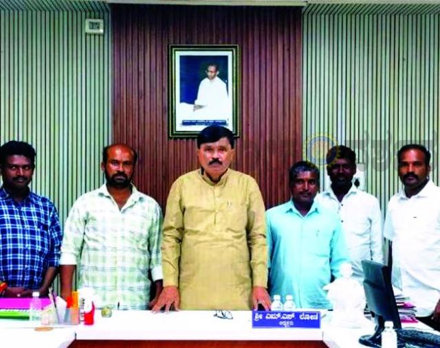 ಬೆಳೆ ಸಮೀಕ್ಷೆದಾರರ ಸಂಘಟನೆಯಿಂದ ಮಾಸಿಕ ಸಭೆ : ಕೃಷಿ ಸಚಿವರು ಮತ್ತು ಮುಖ್ಯಮಂತ್ರಿಗಳಿಗೆ ನೀಯೋಗದೊಂದಿಗೆ ಬೇಟಿಗೆ ಚಿಂತನೆ 