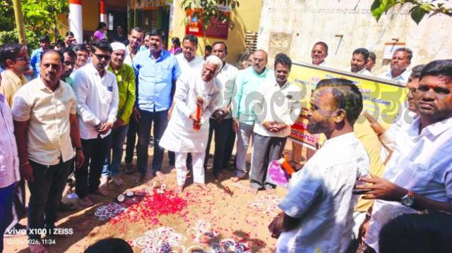 ಬುದ್ನಿಪಿ.ಡಿಯ ಸರ್ಕಾರಿ ಪ್ರಾಥಮಿಕ ಶಾಲೆಯ ಗ್ರಂಥಾಲಯ ಕೊಠಡಿಗೆ ಸವದಿ ಭೂಮಿ ಪೂಜೆ  