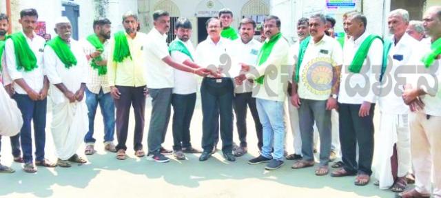 ಇಂಡಿ ತಾಲೂಕಿನ ಗ್ರಾಮಗಳ ಕಾಲುವೆಗೆ  ನೀರು ಹರಿಸಲು ಆಗ್ರಹ 