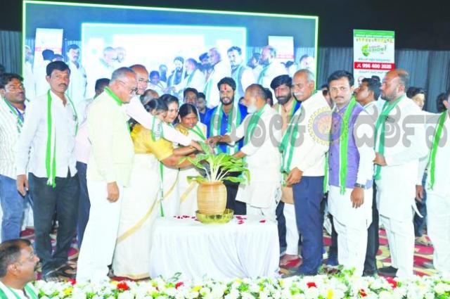 ’ಕಾರ್ಖಾನೆ ವಿಷಯದಲ್ಲಿ ಜನರನ್ನು ತಪ್ಪು ದಾರಿಗೆ ಎಳೆಯಬೇಡಿ’ಕಾಂಗ್ರೆಸ್ ಸರಕಾರ ಕಿತ್ತೆಗೆಯಲು ಕಾರ್ಯಕರ್ತರಿಗೆ ನಿಖಿಲ್ ಕುಮಾರಸ್ವಾಮಿ ಕರೆ 