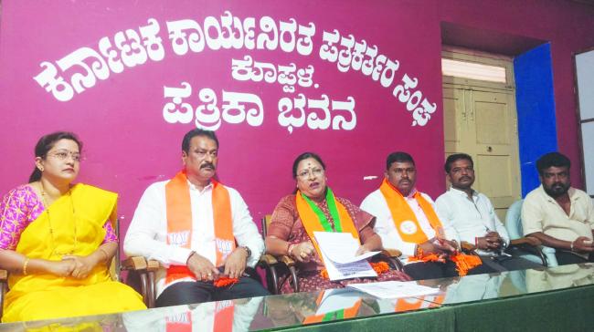 ಸಿದ್ಧರಾಮಯ್ಯನವರ ಸರ್ಕಾರ ಅರ್ಥಿಕವಾಗಿ ದಿವಾಳಿಯಾಗಿದೆ : ಹೇಮಲತಾ ನಾಯಕ ಆರೋಪ 