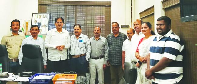 ಬಸವನ ಕುಡಚಿಯ ಮಹಾಲಕ್ಷ್ಮೀ ನಗರಕ್ಕೆ ಮೂಲ ಸೌಲಭ್ಯ ಕಲ್ಪಿಸಿಕೊಡುವಂತೆ ಶಾಸಕರಿಗೆ ಮನವಿ 