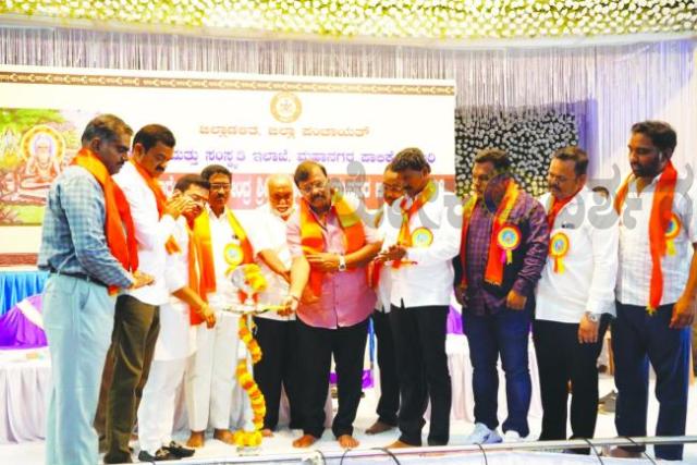 ಯುವಪೀಳಿಗೆ ಶಿಕ್ಷಣದಿಂದ ಮಾತ್ರ ಮುಂಚೂಣಿಗೆ ಬರಲು ಸಾಧ್ಯ 