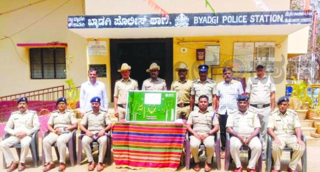 ದಿನನಿತ್ಯದ ಚಟ ಮಾಡಲು ಕಳ್ಳತನ ಮಾಡಿದ ಆರೋಪಿಯನ್ನು ಬಂಧಿಸಿದ ಬ್ಯಾಡಗಿ ಆರಕ್ಷಕ ಸಿಬ್ಬಂದಿ