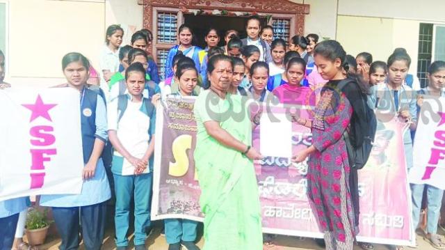 ರಾಜ್ಯ ಬಜೆಟ್ ನಲ್ಲಿ ಹಾಸ್ಟೆಲ್  ವಿದ್ಯಾರ್ಥಿಗಳ ಆಹಾರ ಭತ್ಯೆಯನ್ನು 4.500ರೂ ಏರಿಕೆ ಮಾಡಲು ಆಗ್ರಹಿಸಿ ಎಸ್ ಎಫ್ ಐ ಮನವಿ