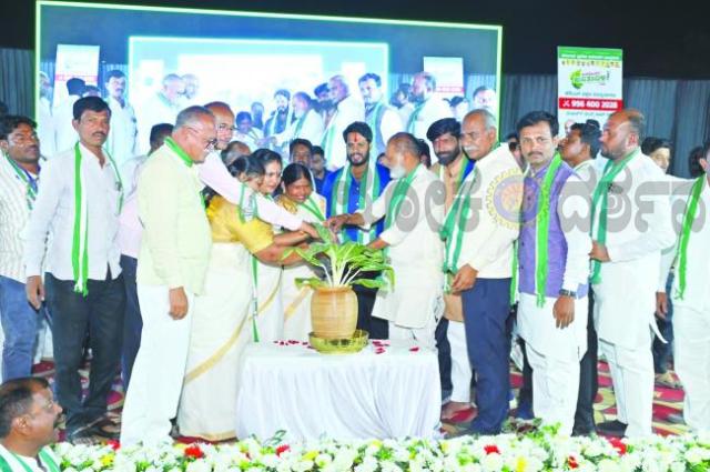 ’ಕಾರ್ಖಾನೆ ವಿಷಯದಲ್ಲಿ ಜನರನ್ನು ತಪ್ಪು ದಾರಿಗೆ ಎಳೆಯಬೇಡಿ’ಕಾಂಗ್ರೆಸ್ ಸರಕಾರ ಕಿತ್ತೆಗೆಯಲು ಕಾರ್ಯಕರ್ತರಿಗೆ ನಿಖಿಲ್ ಕುಮಾರಸ್ವಾಮಿ ಕರೆ  