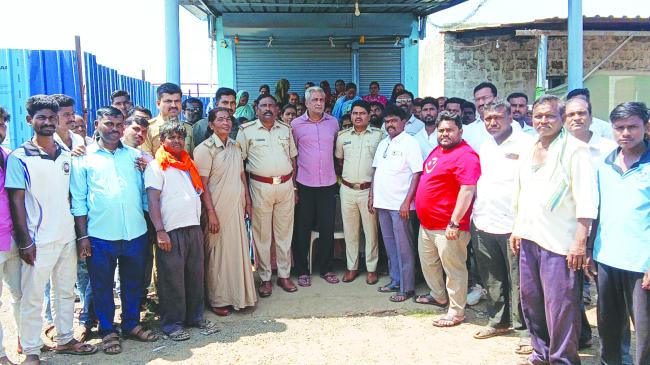 ಮಹಿಳೆಯರ ಹೋರಾಟಕ್ಕೆ ಮಣಿದು ತಲ್ಲೂರು ಗ್ರಾಮದ ವಿರೇಶ ವೈನ್ ಶಾಪ್ ಸ್ಥಳಾಂತರ 