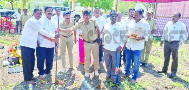 ವಸತಿ ಗೃಹಗಳ ನಿರ್ಮಾಣ ಕಾಮಗಾರಿಗೆ ಶಾಸಕ ಡಿ.ಎಮ್‌.ಐಹೊಳೆ ಭೂಮಿ ಪೂಜೆ