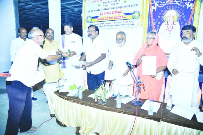 ಬಳ್ಳಾರಿಯಲ್ಲಿ ಪೂಜ್ಯ ಪಂಡಿಂತ್ ಮಠಂ ಗುರುಪ್ರಸಾದ್ ರಚಿತ ಉಮಾ ಮಹೇಶ್ವರ ಪಂಚಾಂಗ ಬಿಡುಗಡೆ ಕಾರ್ಯಕ್ರಮ  