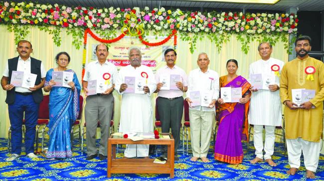 ಲೇಖಕ ಸುರೇಶ ಗುದಗನವರ ಅವರ ಸಂಗೀತ ಯಾನ ಮತ್ತು ಹೆಜ್ಜೆ ಗುರುತು ಕೃತಿಗಳ ಲೋಕಾರೆ​‍್ಣ 