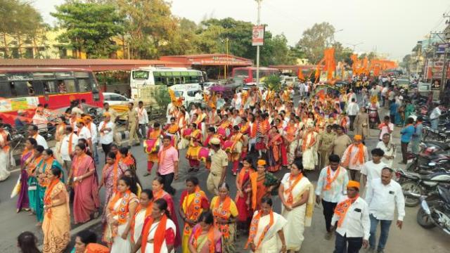 ರಾಣೆಬೆನ್ನೂರಲ್ಲಿ ಹಿಂದೂ ಸಮ್ಮೇಳನ: ಶೋಭಾ ಯಾತ್ರೆಯ ಅದ್ದೂರಿ ಮೆರವಣಿಗೆ 