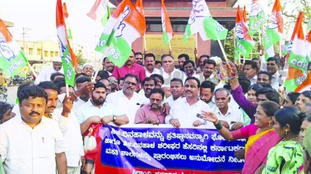 ರಾಜ್ಯ ಸರ್ಕಾರ ಶಿಗ್ಗಾವಿ ಕ್ಷೇತ್ರವನ್ನು ದತ್ತು ಪಡೆದು ಅಭಿವೃದ್ಧಿಗೆ ಸಾಕಷ್ಟು ಹಣ ನೀಡುತ್ತಿದೆ. ಶಾಸಕ ಪಠಾಣ