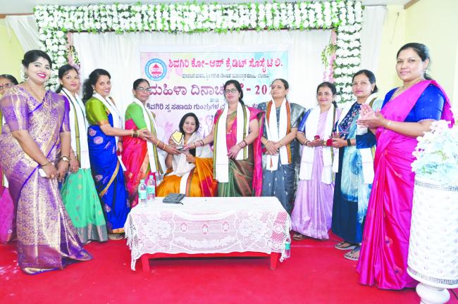 ಶಿವಗಿರಿ ಸೊಸೈಟಿ ವತಿಯಿಂದ ಮಹಿಳಾ ಸ್ವ-ಸಹಾಯ ಗುಂಪುಗಳ ದಶಮಾನೋತ್ಸವ ಕಾರ್ಯಕ್ರಮ ಮಹಿಳೆಯರು ಆರೋಗ್ಯದ ಕಡೆ ಗಮನ ಹರಿಸಿ: ಡಾ. ಸ್ಫೂರ್ತಿ ಮಾಸ್ತಿಹೋಳಿ  
