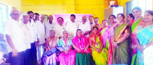 ವಿವಿಧ ಇಲಾಖೆಯ ನಿವೃತ್ತ ಮಹಿಳಾ ನೌಕರರಿಗೆ ಸನ್ಮಾನ 