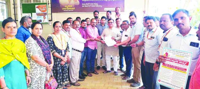 ಖಾಲಿ ಹುದ್ದೆಗಳ ಭರ್ತಿ ಸೇರಿದಂತೆ ಹಲವು ನ್ಯಾಯಯುತ ಬೇಡಿಕೆಗೆ ಆಗ್ರಹಿಸಿ ಶ್ರೀನಿವಾಸ ಮಾನೆ ಅವರಿಗೆ ಮನವಿ 