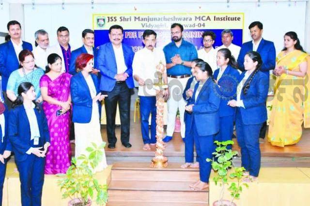 ವಿದ್ಯಾರ್ಥಿಗಳು ಪ್ಲೇಸ್‌ಮೆಂಟ್ ಪಡೆಯಲು ಮಾಹಿತಿ ತಂತ್ರಜ್ಞಾನ ಹಾಗೂ ವಿಶ್ಲೇಷಣಾತ್ಮಕ ಕೌಶಲ್ಯಗಳು ಅತ್ಯಗತ್ಯ - ಡಾ. ಅಜಿತ ಪ್ರಸಾದ