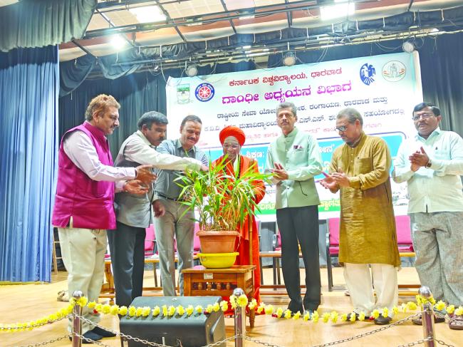 ಕವಿವಿ ಯಲ್ಲಿ ಗಾಂಧಿ ಅಧ್ಯಯನ ವಿಭಾಗದಿಂದ  ವಿಚಾರ ಸಂಕಿರಣ ಮತ್ತು ನಾಟಕ ಪ್ರದರ್ಶನ 