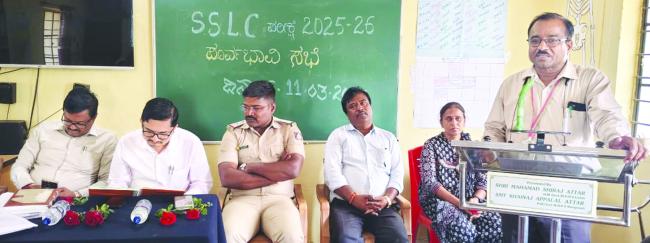 ಎಸ್‌ಎಸ್‌ಎಲ್‌ಸಿ ಪರೀಕ್ಷೆ ; ಜಿಲ್ಲೆಗೆ ಪ್ರಥಮ ಸ್ಥಾನದ ಗುರಿ ಹೊಂದಿದ್ದೇವೆ: ಕ್ಷೇತ್ರ ಶಿಕ್ಷಣಾಧಿಕಾರಿ ಪಾಂಡುರಂಗ ಮಧಬಾವಿ..! 