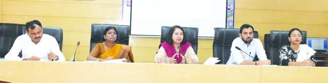 ಕುಡಿಯುವ ನೀರು, ಮೇವು ಕೊರತೆಯಾಗದಂತೆ ಬೇಸಿಗೆಯನ್ನು ಸಮಪರ್ಕವಾಗಿ ನಿರ್ವಹಿಸಲು ಅಧಿಕಾರಿಗಳು ಸ್ಥಾನಿಕವಾಗಿ ಲಭ್ಯರಿದ್ದು, ಕರ್ತವ್ಯ 