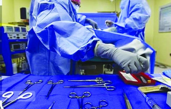  ವೈದ್ಯಕೀಯ ಅರ್ಹತೆಯಿಲ್ಲದ ವ್ಯಕ್ಯಿಯೋರ್ವ ಕ್ಲಿನಿಕ್ ನಡೆಸುತ್ತಿರುವ ವೀಡೀಯೋ ಸಾಮಾಜಿಕ ಜಾಲತಾಣದಲ್ಲಿ ವೈರಲ್ 