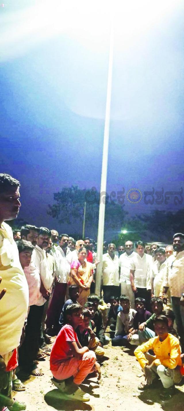 ನಗರದ 27 ನೇ ವಾರ್ಡಿನ ಚೀಕ್ಕಲಗೇರ ಕಾಲನಿಯಲ್ಲಿ ಹೈ ಮಾಸ್ಕ್‌ ವಿದ್ಯುತ್ ದೀಪ ಲೋಕಾರೆ​‍್ಣ 