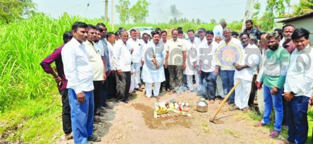 ರಸ್ತೆ ಸುಧಾರಣೆ ಕಾಮಗಾರಿಗೆ ಶಾಸಕ ಡಿ.ಎಮ್‌.ಐಹೊಳೆ ಚಾಲನೆ  
