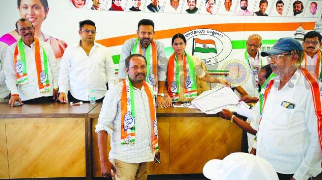 ಮಾರುತಿ ಲೋಕೂರ್ ಕಾಂಗ್ರೆಸ್‌ಗೆ ಸೇರೆ​‍್ಡ