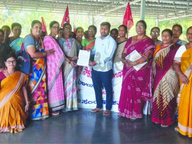 ಅಂಗನವಾಡಿ ನೌಕರರ ಬೇಡಿಕೆ ಈಡೇರಿಕೆಗೆ ಆಗ್ರಹ, ಶಾಸಕರ ಮುಖಾಂತರ ಮುಖ್ಯಮಂತ್ರಿಗಳಿಗೆ ಮನವಿ    