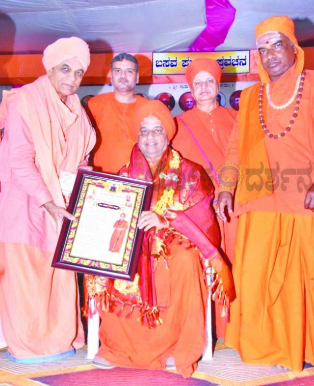 ಹಂದಿಗುಂದ ಶಿವಾನಂದ ಸ್ವಾಮೀಜಿಗಳಿಗೆ ಗೌರವ ಸನ್ಮಾನ