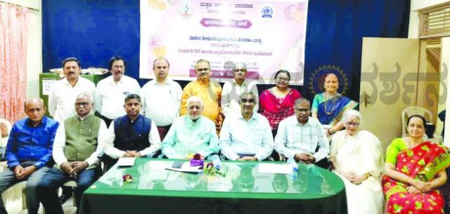 ‘ಅರಳಲಿ ಬೆಳಕಿನ ನಾಳೆ’ ಸರಣಿಯ ವಿಜೇತ ಕೇಳುಗರ ಬಹುಮಾನ ವಿತರಣಾ ಮತ್ತು ರಜತ ಮಹೋತ್ಸವ 