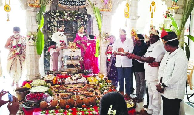 ಜೈನ ಮಂದಿರದಲ್ಲಿ ಶ್ರೀಮುನಿಸ್ರುವತ್ ಸ್ವಾಮಿ ವಿಗ್ರಹ ಪ್ರತಿಷ್ಠಾಪನೆ ಹಾಗೂ ಹುಂಡಿಯಾಭವನ ಲೋಕಾರೆ​‍್ಣ      