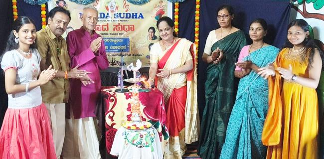 ಮನಶಾಂತಿ ನೀಡುವ ಏಕೈಕ ಕಲೆ ಎಂದರೆ ಅದು ಸಂಗೀತ ಮಾತ್ರ : ಆಶಾ ಯಮಕನಮರಡಿ   