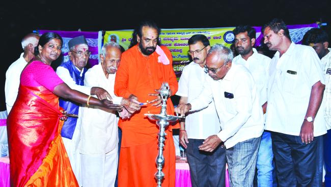 ಮಕ್ಕಳಿಗಾಗಿ ಆಸ್ತಿ ನಿರ್ಮಿಸದೆ, ಗುಣಮಟ್ಟದ ಶಿಕ್ಷಣ ನೀಡಿ ಮಕ್ಕಳನ್ನೇ ಆಸ್ತಿಯನ್ನಾಗಿ ರೂಪಿಸಬೇಕು : ನಾಗಲಿಂಗ ಸ್ವಾಮೀಜಿ 