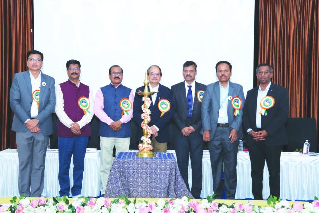 ಶಿಕ್ಷಣ ಕ್ಷೇತ್ರಗಳು ಸಂಶೋಧನೆ ಕಡೆಗೆ ಹೆಚ್ಚು ಗಮನ ಹರಿಸಬೇಕು : ಡಾ. ಎಚ್‌. ಶಿವಕುಮಾರ್ 