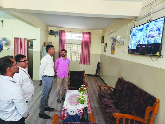  ಆರಂಭಗೊಂಡ ಎಸ್‌ಎಸ್‌ಎಲ್‌ಸಿ ಪರೀಕ್ಷೆ ಪರೀಕ್ಷಾ ಕೇಂದ್ರಗಳಿಗೆ ಜಿಲ್ಲಾಧಿಕಾರಿ ಡಾ.ಆನಂದ ಕೆ. ಭೇಟಿ, ಪರೀಶೀಲನೆ 