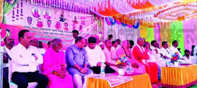 ಸಾಮೂಹಿಕ ವಿವಾಹಗಳಿಂದ ಸಾಮಾಜಿಕ ಸಾಮರಸ್ಯ ಸಾದ್ಯ : ಸಂಗನಬಸವ ಶ್ರೀಗಳು 