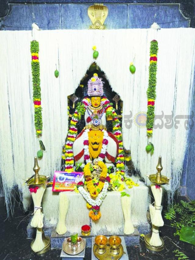 ಶಾವಿಗೆ ಅಲಂಕಾರದಲ್ಲಿ ಭಕ್ತರಾಶೀರ್ವದಿಸಿದ ಶ್ರೀ ಬೆಂಚಿ  ತುಂಗಾಜಲ ಚೌಡೇಶ್ವರಿ ದೇವಿ 