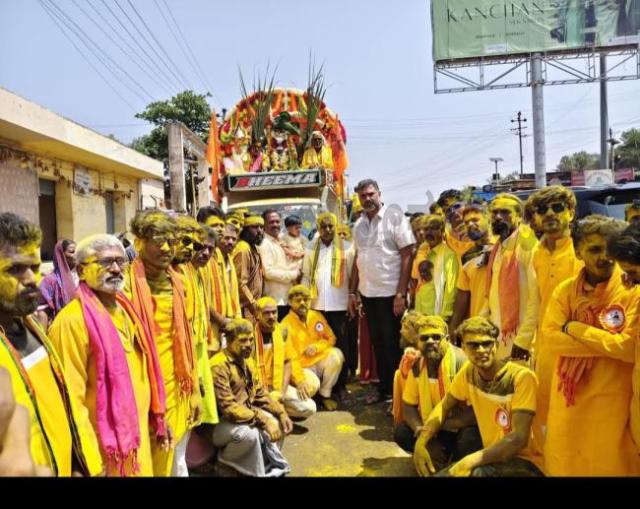 ಸವದತ್ತಿ: ಸಡಗರದ ಶ್ರೀ ದುರ್ಗಾದೇವಿ ಮೂರ್ತಿ ಮೆರವಣಿಗೆ - ಶಾಸಕ ವಿಶ್ವಾಸ ವೈದ್ಯ ಭಾಗಿ