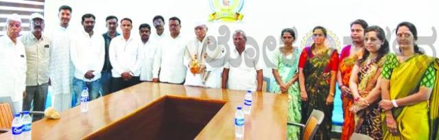 ಶೇಡಬಾಳ ಸನ್ಮತಿ ಶಿಕ್ಷಣ ಸಮಿತಿಗೆ  ಪ್ರಗತಿಪರ ರೈತ ವ್ಹಿ.ಟಿ. ಪಾಟೀಲ ದೇಣಿಗೆ 