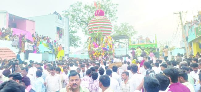 ಯುಗಾದಿ ಪಾಡ್ಯದಂದು ವಿಜೃಂಭಣೆಯಿಂದ ಆಂಜನೇಯ್ಯಸ್ವಾಮಿ ಮಹಾರಥೋತ್ಸವ 