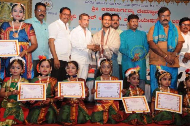 ಪಂಚಾಂಗ ವಾಚನ ಕಾರ್ಯಕ್ರಮ ಯಶಸ್ವಿ 