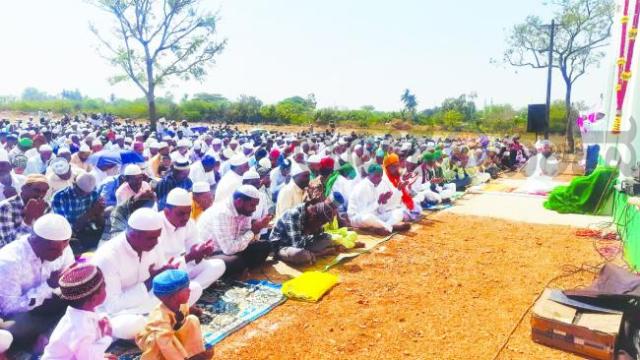 ಶಿರಹಟ್ಟಿಯಲ್ಲಿ ಸಂಭ್ರಮದಿಂದ ರಂಜಾನ್ ಹಬ್ಬ ಆಚರಣೆ  