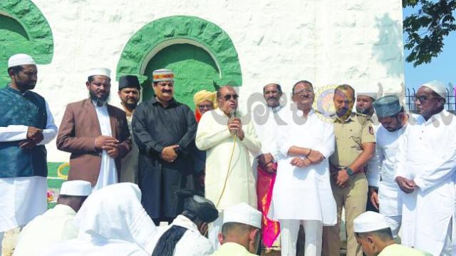ಬ್ಯಾಡಗಿ ಈದ್ಗಾ ಮೈದಾನದಲ್ಲಿ ರಂಜಾನ್ ಪ್ರಾರ್ಥನೆ ಸಲ್ಲಿಸಿದ ಮುಸ್ಲಿಂ ಬಾಂಧವರು