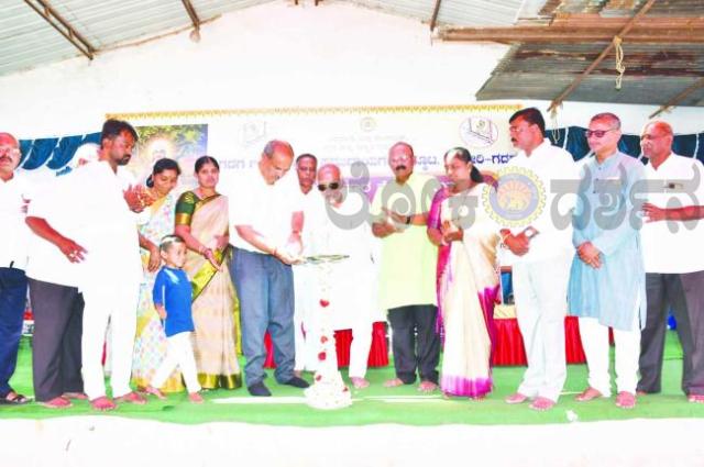 ವಚನಗಳ ಮೂಲಕ ಸಮಾಜ ಸುಧಾರಣೆಗೆ ಶ್ರಮಿಸಿದ ಶ್ರೀ ದೇವರ ದಾಸಿಮಯ್ಯನವರು ಜಿಲ್ಲಾಧಿಕಾರಿ ಸಿ.ಎನ್‌.ಶ್ರೀಧರ್ 