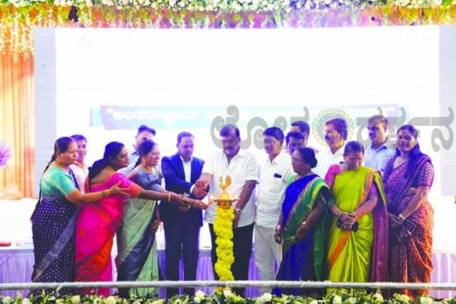  ಅಂತರಾಷ್ಟ್ರೀಯ ಮಹಿಳಾ ದಿನಾಚರಣೆ ಕಾರ್ಯಕ್ರಮದಲ್ಲಿ ಲಿಡ್ಕರ್ ಅಧ್ಯಕ್ಷ ಮುಂಡರಗಿ ನಾಗರಾಜ್ 